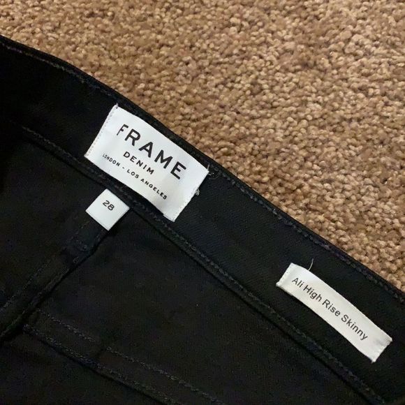 FRAME Denim - light edgy pleated front & perfectly designed slits formed ankle - Picture 9 of 15